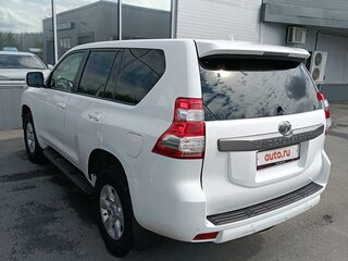 2017 Toyota Land Cruiser Prado 6-speed 150 Series Рестайлинг 1, белый, 3500000 рублей, вид 2