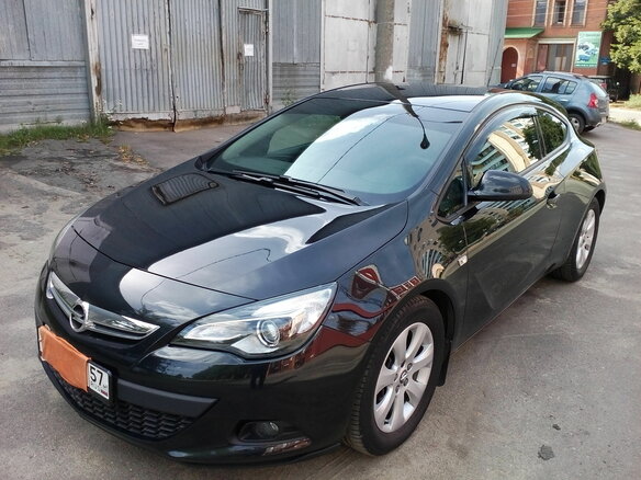 2014 Opel Astra GTC J Рестайлинг, чёрный - вид 1
