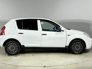 2011 Renault Sandero I, белый, 250000 рублей, вид 5