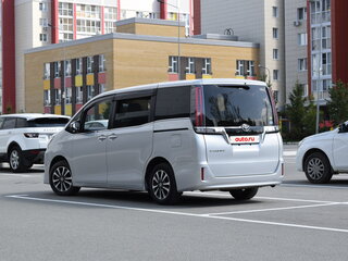 2019 Toyota Esquire I Рестайлинг, серый, 2000000 рублей, вид 5