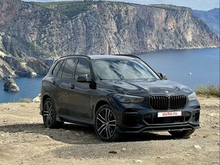 2021 BMW X5 M50i IV (G05/G18), чёрный, 5500000 рублей, вид 2