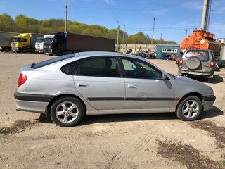 1999 Toyota Avensis I, серебристый, 330000 рублей, вид 3