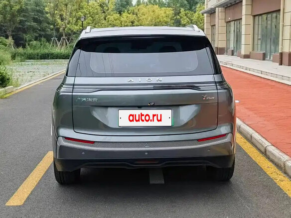 2025 Aion Y Plus 58.9 kWh, серебристый, 1448069 рублей - вид 4