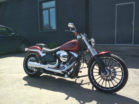2017 Harley-Davidson Breakout, красный, 1800000 рублей, вид 2
