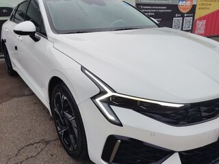 2024 Kia K5 III Рестайлинг, белый, 2980000 рублей, вид 4