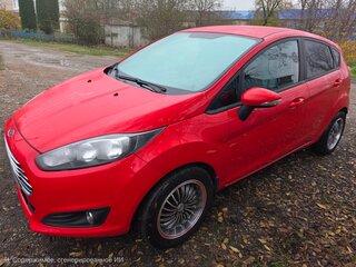2016 Ford Fiesta Mk6 Рестайлинг, красный, 800000 рублей, вид 1