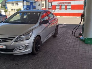 2014 Hyundai Solaris I Рестайлинг, серебристый, 1500000 рублей, вид 4