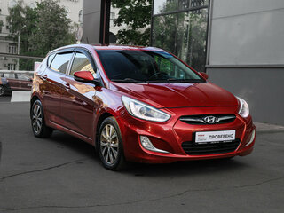 2013 Hyundai Solaris I, красный, 667000 рублей, вид 3