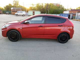 2013 Hyundai Solaris I, красный, 880000 рублей, вид 4
