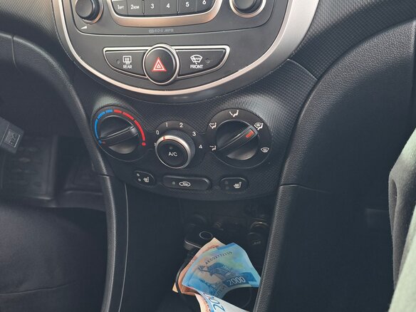 2015 Hyundai Solaris I Рестайлинг, пурпурный, 1300000 рублей - вид 4