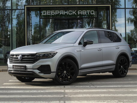 2020 Volkswagen Touareg III, серебристый, 7000000 рублей, вид 1
