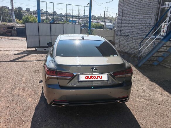 2018 Lexus LS 500 V, серый, 5000000 рублей - вид 2