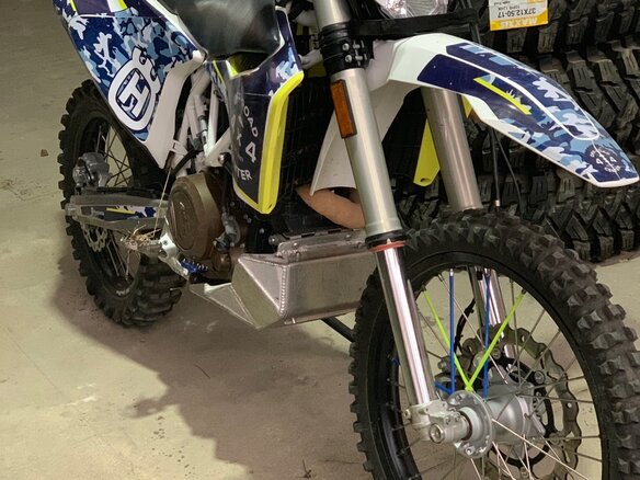 2017 Husqvarna 701 Enduro, белый - вид 4