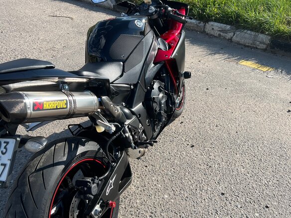 2010 Yamaha YZF-R1, чёрный, 1100000 рублей - вид 6