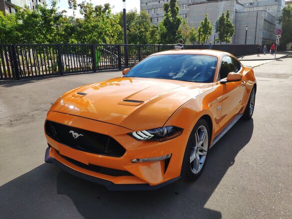 2018 Ford Mustang VI Рестайлинг, оранжевый