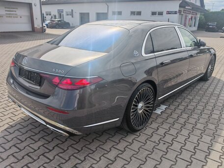 2026 Mercedes-Benz Maybach S-Класс 580 II (Z223) Рестайлинг, коричневый, 42000000 рублей, вид 4