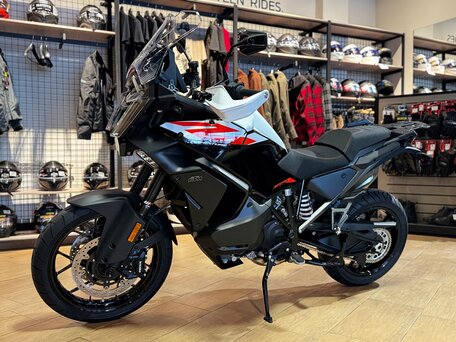 2026 KTM 1390 Super Adventure S Evo, чёрный, 2650000 рублей, вид 4