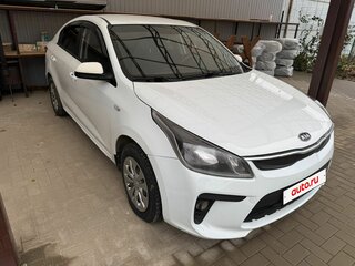 2017 Kia Rio III Рестайлинг, белый, 810000 рублей, вид 1