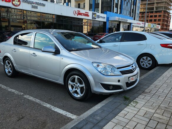 2010 Opel Astra H Рестайлинг, серебристый, 524000 рублей - вид 2