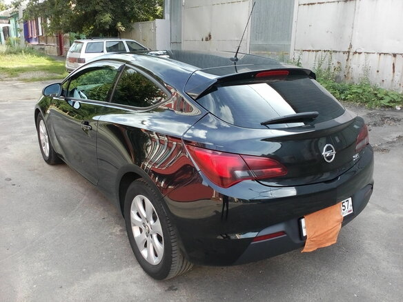 2014 Opel Astra GTC J Рестайлинг, чёрный - вид 2