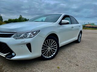 2015 Toyota Camry VII (XV50) Рестайлинг, белый, 2150000 рублей, вид 1