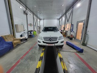 2010 Mercedes-Benz M-Класс 350 II (W164) Рестайлинг, белый, 2550000 рублей, вид 1
