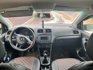2016 Volkswagen Polo V Рестайлинг, белый, 630000 рублей, вид 4