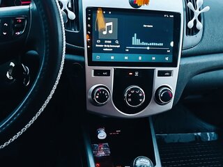 2010 Kia Cerato 5-speed II, серебристый, 560000 рублей, вид 3