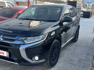 2015 Mitsubishi Outlander PHEV III Рестайлинг 2, чёрный, 1800000 рублей, вид 2