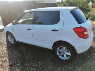 2013 Skoda Fabia II Рестайлинг, белый, 550000 рублей, вид 2