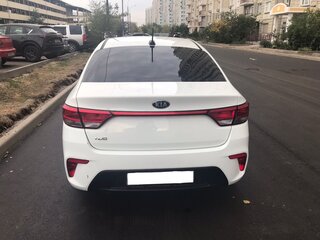 2018 Kia Rio IV, белый, 1300000 рублей, вид 4