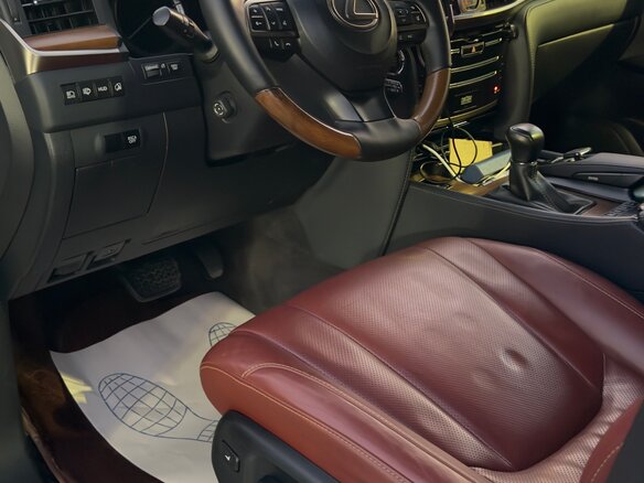 2016 Lexus LX 570 III Рестайлинг 2, белый, 9300000 рублей - вид 11