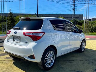 2017 Toyota Vitz III (XP130) Рестайлинг 2, белый, 1275000 рублей, вид 5
