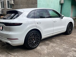 2020 Porsche Cayenne III, белый, 7520000 рублей, вид 4