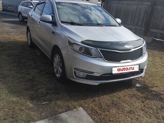 2015 Kia Rio III Рестайлинг, серебристый, 980000 рублей, вид 4