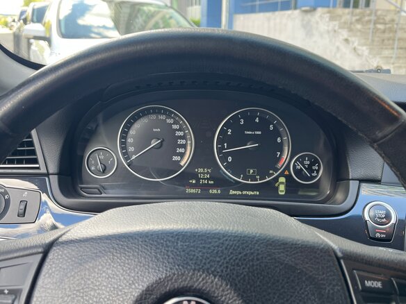 2012 BMW 5 серии 520i VI (F10/F11/F07), чёрный, 1700000 рублей - вид 9