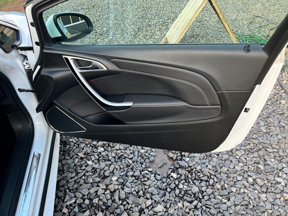 2013 Opel Astra GTC J Рестайлинг, белый, 1350000 рублей - вид 27