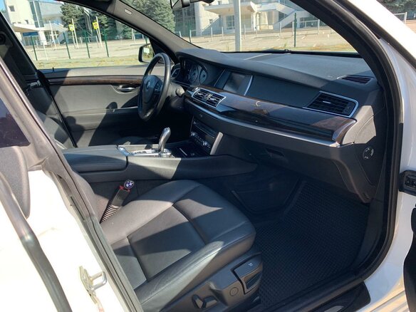 2010 BMW 5 серии 535i VI (F10/F11/F07), белый - вид 3
