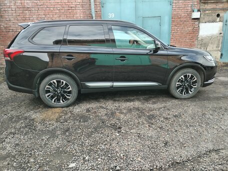 2022 Mitsubishi Outlander III Рестайлинг 3, чёрный, 3170000 рублей, вид 2