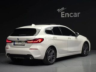 2021 BMW 1 серии 118d III (F40), белый, 2410000 рублей, вид 2