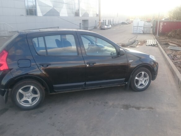 2010 Renault Sandero I, чёрный - вид 1