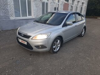 2010 Ford Focus II Рестайлинг, серебристый, 680000 рублей, вид 1
