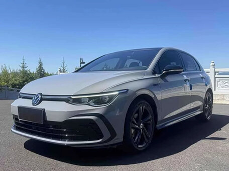 2023 Volkswagen Golf VIII, серый, 1980000 рублей, вид 1