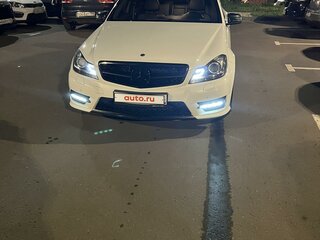 2011 Mercedes-Benz C-Класс 200 III (W204) Рестайлинг, белый, 1850000 рублей, вид 3