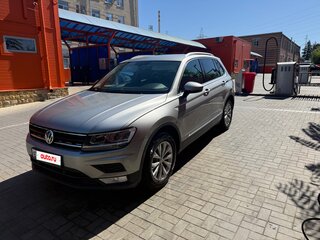 2017 Volkswagen Tiguan II, серебристый, 2350000 рублей, вид 1