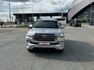 2016 Toyota Land Cruiser 200 Series Рестайлинг 2, серебристый, 6000000 рублей, вид 4