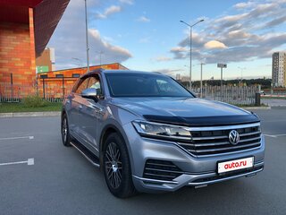 2018 Volkswagen Touareg III, серебристый, 5300000 рублей, вид 2