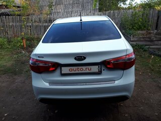 2013 Kia Rio III, белый, 970000 рублей, вид 4