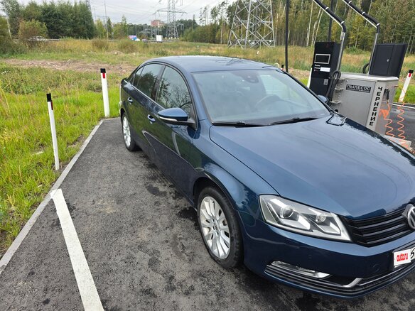 2014 Volkswagen Passat B7, зелёный - вид 1