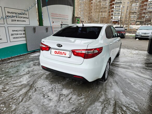 2013 Kia Rio 5-speed III, белый, 1000000 рублей - вид 9